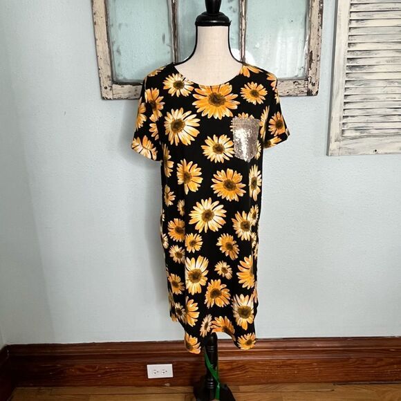 NWT Adorable Sunflower T-Shirt Dress - Picture 1 of 9